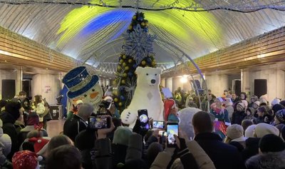 У Дніпрі під землею відкрили головну ялинку міста У Дніпрі під землею відкрили головну ялинку міста