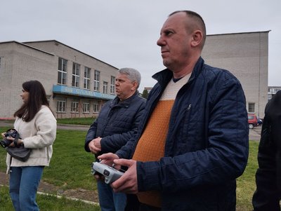 Руслан Скебський тренується керувати дроном Руслан Скебський тренується керувати дроном