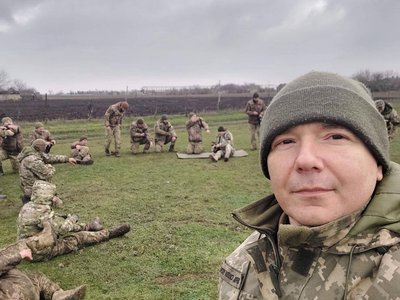 "На фронті не було крові, щоб врятувати життя": історія лікаря з Чернівців, який шість років є донором "На фронті не було крові, щоб врятувати життя": історія лікаря з Чернівців, який шість років є донором