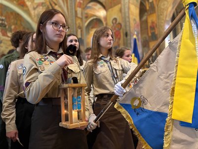 "Аби вселити надію в серця": до гарнізонного храму Черкас доставили Вифлеємський вогонь "Аби вселити надію в серця": до гарнізонного храму Черкас доставили Вифлеємський вогонь