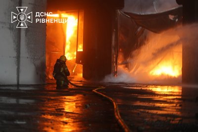 На Рівненщині пролунав вибух, загорівся завод з виготовлення пінопласту