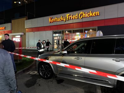 У Броварах авто очільника РДА в'їхало в людей на пішохідному переході. Є потерпілі У Броварах авто очільника РДА в'їхало в людей на пішохідному переході. Є потерпілі