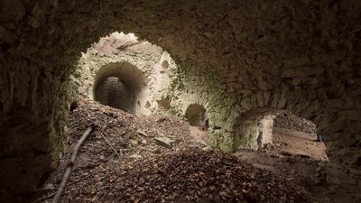 Напівзруйновані льохи цікаві туристам Напівзруйновані льохи цікаві туристам