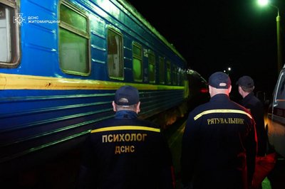 На Житомирщину з Донецької області прибув евакуаційний потяг із людьми похилого віку На Житомирщину з Донецької області прибув евакуаційний потяг із людьми похилого віку