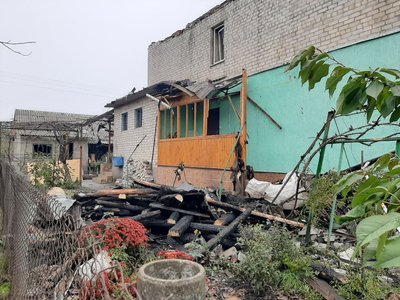 Будинок, пошкоджений під час атаки Старокостянтинівської громади Будинок, пошкоджений під час атаки Старокостянтинівської громади