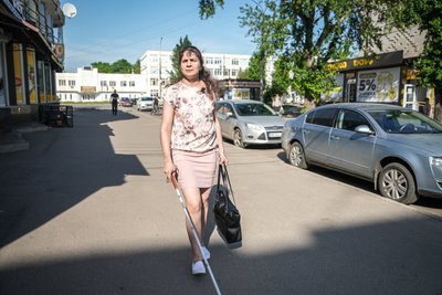 "Я не знаю, де перехід": як по Сумах пересуваються незрячі люди "Я не знаю, де перехід": як по Сумах пересуваються незрячі люди