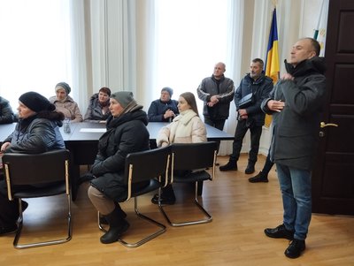 У центрі Полтави жителі сіл перекрили дорогу через закриття районної лікарні