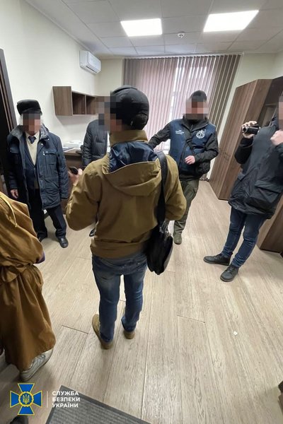 СБУ повідомила про підозру трьом екскерівникам ДП "Антонов" СБУ повідомила про підозру трьом екскерівникам ДП "Антонов"