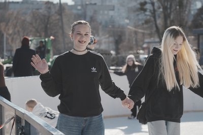 Дівчата на ковзанці Дівчата на ковзанці
