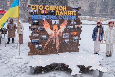 "Сто свічок пам'яті": у Дніпрі вшанували Героїв Небесної Сотні "Сто свічок пам'яті": у Дніпрі вшанували Героїв Небесної Сотні