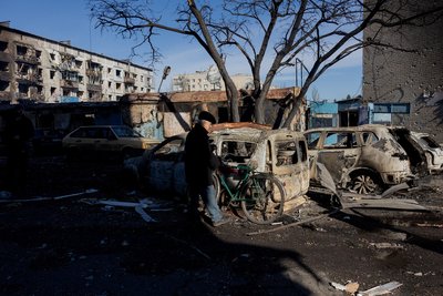 Наслідки обстрілу міста Добропілля на Донеччині увечері 7 березня