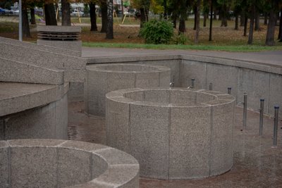 В якому стані фонтан на майдані Незалежності у Полтаві: фоторепортаж В якому стані фонтан на майдані Незалежності у Полтаві: фоторепортаж