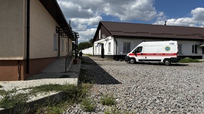 Стара та нова амбулаторії у Таранівці Стара та нова амбулаторії у Таранівці