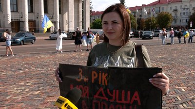 Понад 2,5 роки полону: у Чернігові рідні нацгвардійців з ЧАЕС продовжують чекати своїх синів та чоловіків додому Понад 2,5 роки полону: у Чернігові рідні нацгвардійців з ЧАЕС продовжують чекати своїх синів та чоловіків додому