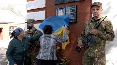 На Вінниччині на честь загиблого нацгвардійця відкрили меморіальну дошку
