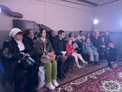 У Сумському театрі для дітей та юнацтва відбулася прем'єра вистави "Слон на дереві" У Сумському театрі для дітей та юнацтва відбулася прем'єра вистави "Слон на дереві"