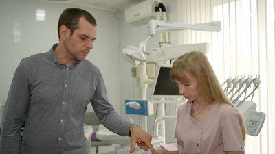 Подружжя з Хмельницького обладнали стоматологію для військових