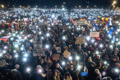 Акція протесту за відставку Фіцо у Братиславі Акція протесту за відставку Фіцо у Братиславі