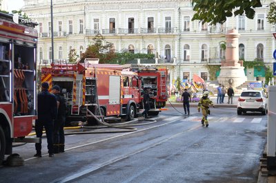 «Прокинувся весь у склі»: що розповідають очевидці нічної атаки РФ на Одесу
