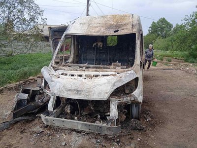 Армія РФ обстріляла дроном машину "швидкої допомоги" в Костянтинівці, коли там перебував хворий: авто згоріло Армія РФ обстріляла дроном машину "швидкої допомоги" в Костянтинівці, коли там перебував хворий: авто згоріло
