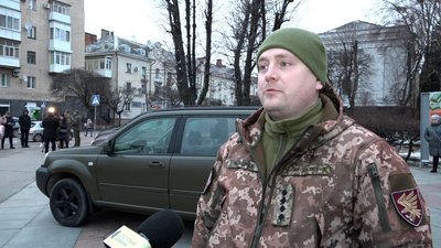 У Житомирі благодійники передали 95 бригаді три авто – гроші на авто збирають під час концертів Україною У Житомирі благодійники передали 95 бригаді три авто – гроші на авто збирають під час концертів Україною