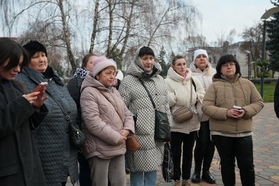 "Це наш біль, який тут відображатиметься". У центрі Сум запрацював термінал з інформацією про зниклих безвісти "Це наш біль, який тут відображатиметься". У центрі Сум запрацював термінал з інформацією про зниклих безвісти