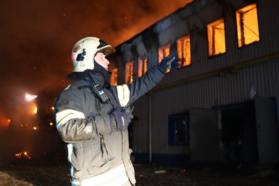 У Харкові після влучання "Шахеда" вогонь охопив корпус місцевого підприємства, пошкоджено газогін У Харкові після влучання "Шахеда" вогонь охопив корпус місцевого підприємства, пошкоджено газогін