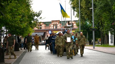 На Чернігівщині поховали трьох військових: Сергія Марковича, Дениса Дворніченка та Олега Дайнека На Чернігівщині поховали трьох військових: Сергія Марковича, Дениса Дворніченка та Олега Дайнека