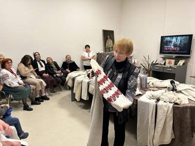 У Кременчуці представили більше 20 старовинних вишитих сорочок У Кременчуці представили більше 20 старовинних вишитих сорочок
