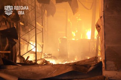 П'ятеро травмованих, пожежа на підприємстві та пошкоджені будинки: наслідки атак РФ на Одещину П'ятеро травмованих, пожежа на підприємстві та пошкоджені будинки: наслідки атак РФ на Одещину