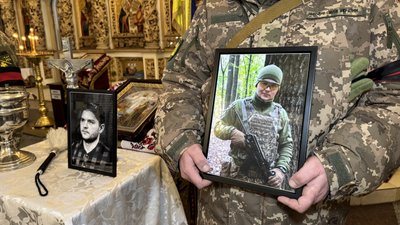 У Полтаві прощаються із солдатом Михайлом Красножоном У Полтаві прощаються із солдатом Михайлом Красножоном
