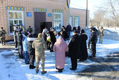 Загинули на Донеччині: у трьох громадах Кіровоградщини попрощались з військовими Загинули на Донеччині: у трьох громадах Кіровоградщини попрощались з військовими