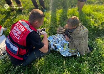 На Сумщині рятувальники дістали з колодязя дитину На Сумщині рятувальники дістали з колодязя дитину