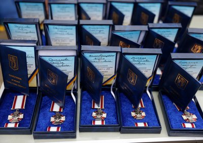 У Києві учасникам добровольчих батальйонів вручили медалі "Честь. Слава. Держава"