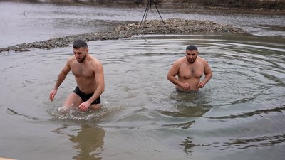 Мінеральне джерело, Дніпро, Чорне море: де та як купалися українці на Водохреще