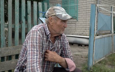 «На ніч сходимося в одну хату». Жителі сіл Васильківської громади, попри обов'язкову евакуацію, залишаються вдома