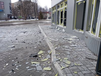 Удар по Сумах: дрон влучив у багатоповерхівку Удар по Сумах: дрон влучив у багатоповерхівку