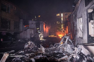 25-річна і 62-річна жінки, а також 33-річний чоловік постраждали внаслідок удару дрона по Шевченківському району Харкова 25-річна і 62-річна жінки, а також 33-річний чоловік постраждали внаслідок удару дрона по Шевченківському району Харкова