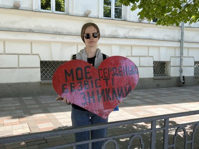 У Полтаві влаштували акцію-нагадування "Не мовчи. Полон вбиває" У Полтаві влаштували акцію-нагадування "Не мовчи. Полон вбиває"