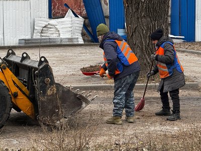 "На вахтерку впало вікно" — працівниця пошкодженої через удар РФ адмінбудівлі в Дніпрі "На вахтерку впало вікно" — працівниця пошкодженої через удар РФ адмінбудівлі в Дніпрі