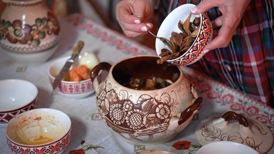 "Кулінарний спадок": як зварити борщ із сушеними грушами за давнім рецептом із Рівненщини "Кулінарний спадок": як зварити борщ із сушеними грушами за давнім рецептом із Рівненщини