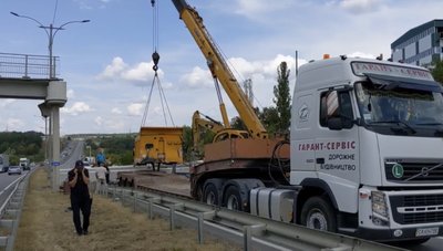 На Черкащині на трасі Київ — Одеса обвалився пішохідний міст: що відомо На Черкащині на трасі Київ — Одеса обвалився пішохідний міст: що відомо