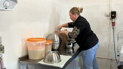"Живий" хліб на заквасці: як на Полтавщині місцева облаштувала хлібну майстерню "Живий" хліб на заквасці: як на Полтавщині місцева облаштувала хлібну майстерню