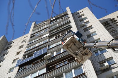 У Слобідському районі Харкова усувають наслідки атаки дронів РФ, 26 березня 2026 року У Слобідському районі Харкова усувають наслідки атаки дронів РФ, 26 березня 2026 року
