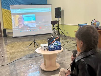 Віртуальна екскурсія Антарктидою: полярники в режимі онлайн показали дітям з Житомирщини свій побут Віртуальна екскурсія Антарктидою: полярники в режимі онлайн показали дітям з Житомирщини свій побут