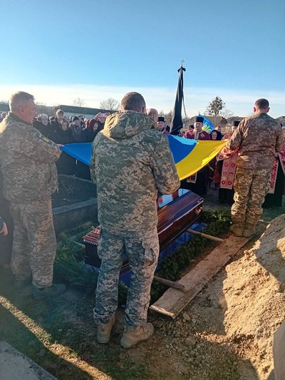 На Трнопільщині прощалисяз бійцем Іваном Кузьмовичем, 16 грудня 2025 року