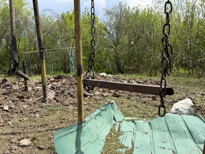 "Тут розбило все на світі". Як з Чаплиного, яке перебуває під ударами КАБів, триває евакуація місцевих жителів "Тут розбило все на світі". Як з Чаплиного, яке перебуває під ударами КАБів, триває евакуація місцевих жителів
