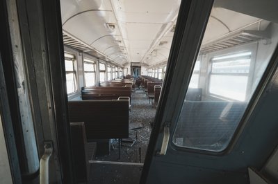 Пошкоджена електричка в Лозовій