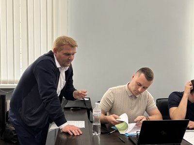 У справі щодо аварії у Полтаві, де загинув Артем Левченко, завершили дослідження нових експертиз У справі щодо аварії у Полтаві, де загинув Артем Левченко, завершили дослідження нових експертиз
