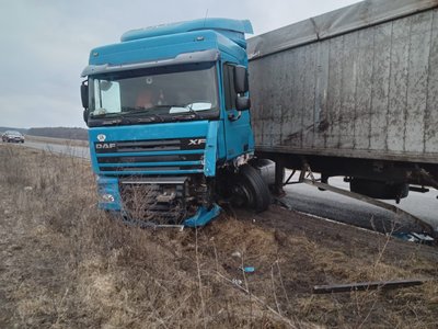 На Львівщині у місті Радехів внаслідок ДТП загинув водій легкового автомобіля На Львівщині у місті Радехів внаслідок ДТП загинув водій легкового автомобіля